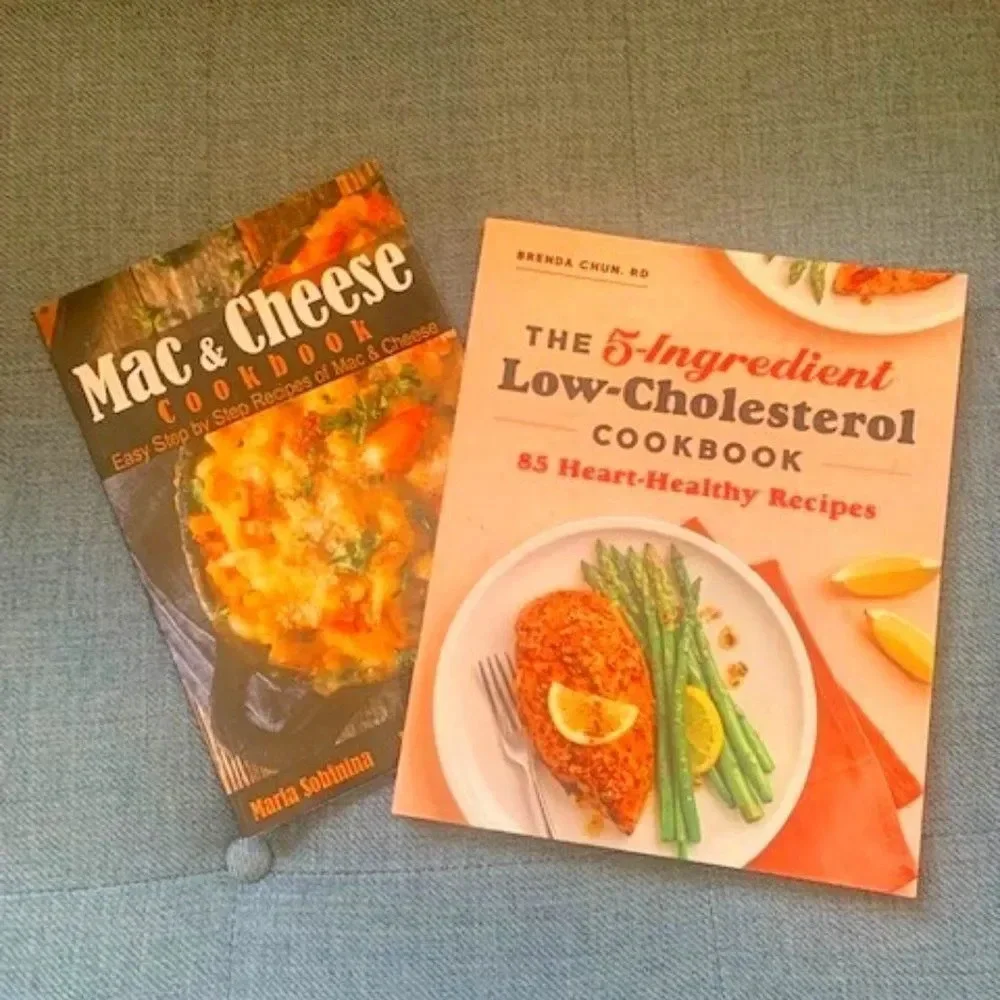 Set 2 Cookbooks Mac & Cheese/Low Cholesteroal‎